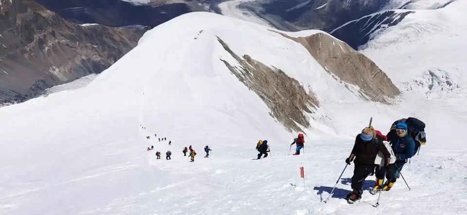  VÂRFUL LENIN (7.134 M)