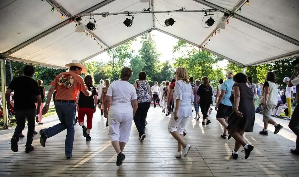 Sommarlund: Linedance med Boothill Linedancers