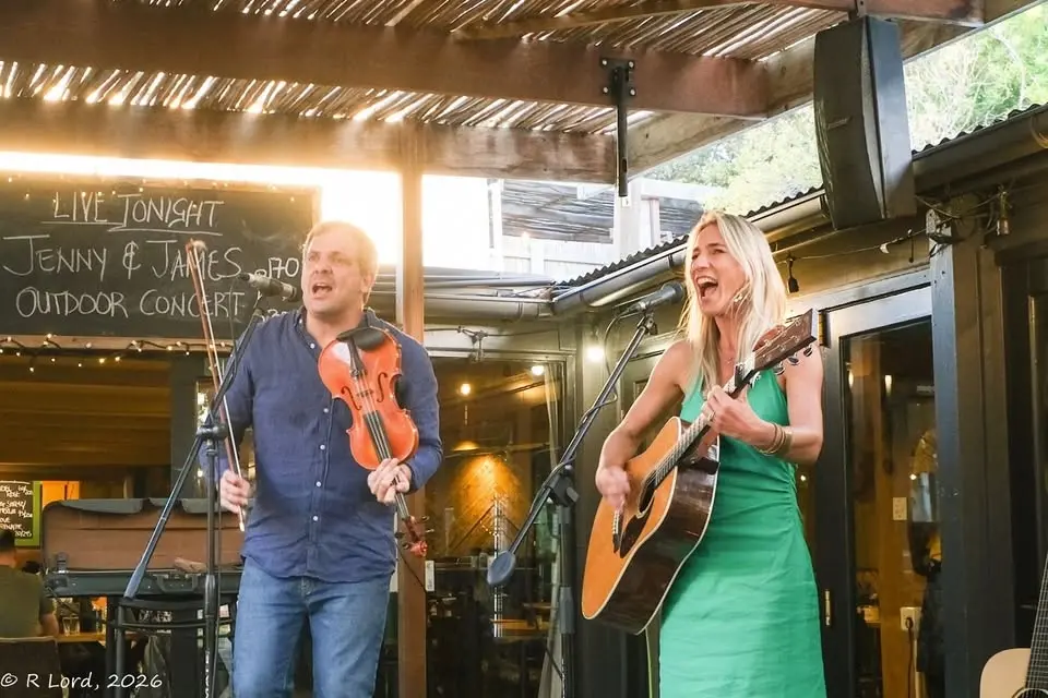 Jenny & James LIVE! @ café Roux