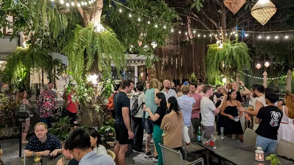 Weekly Bangkok Digital Nomads Meetup @ The Gardens of Dinsor Palace (Ekkamai)