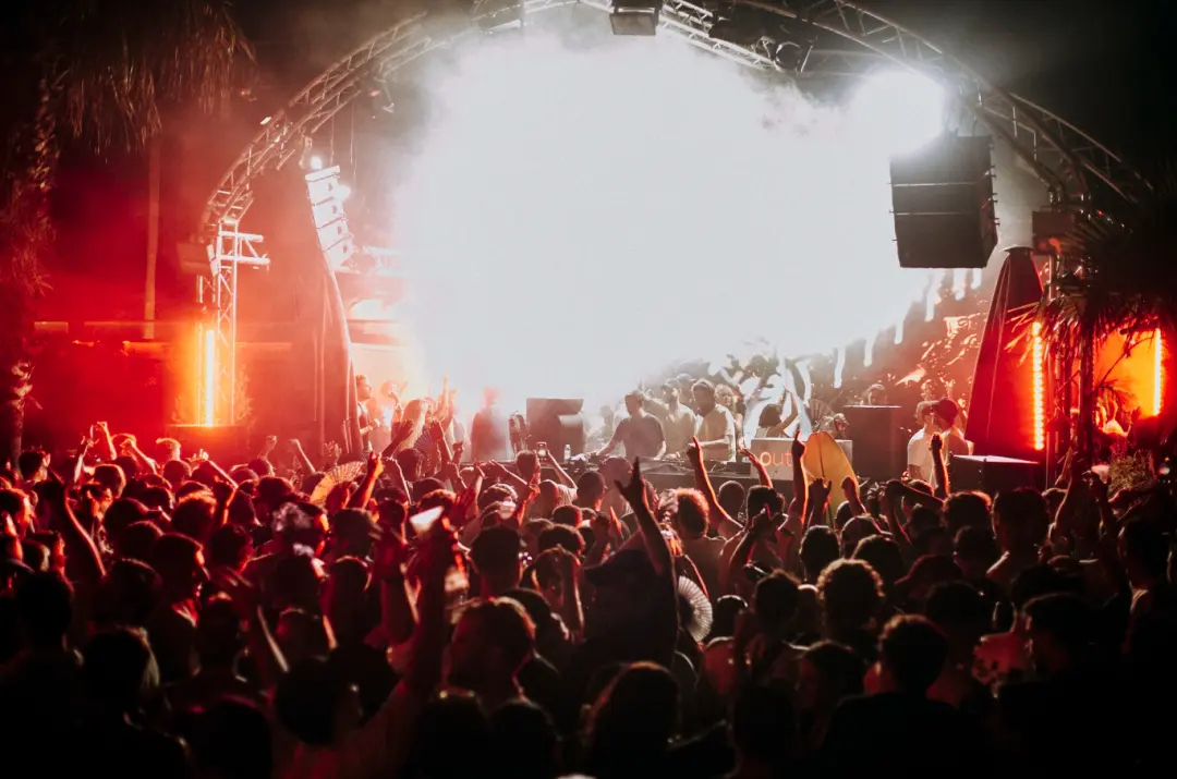 Output pres. Nicola Cruz + Binh