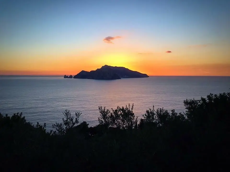 Punta Campanella: aperi-trekking al tramonto