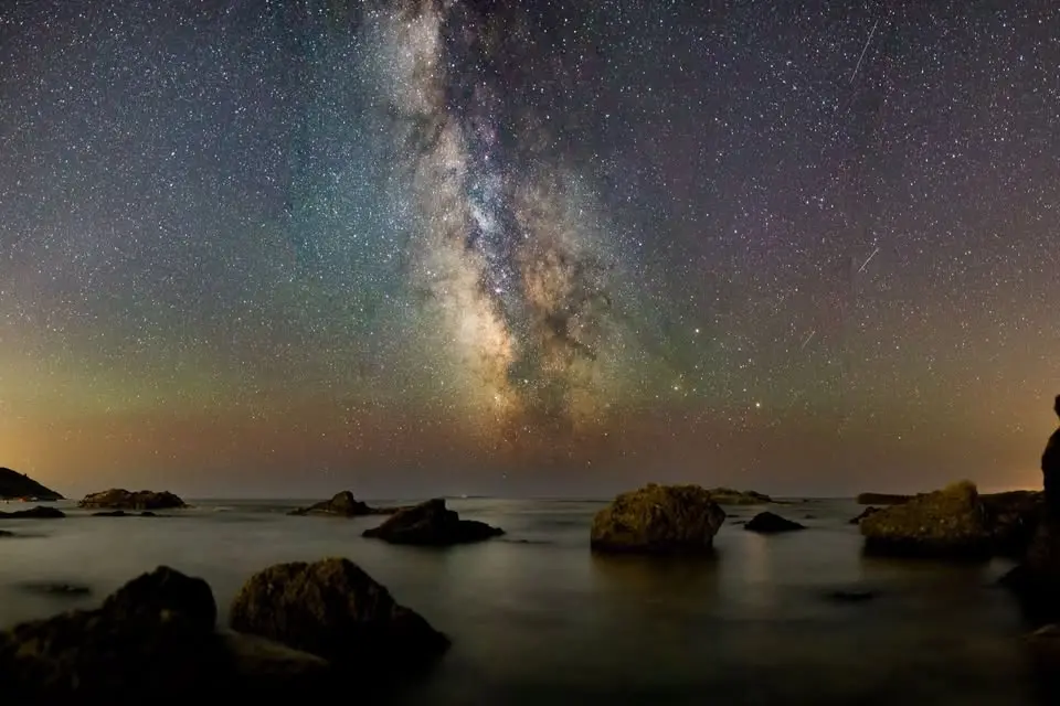 Conero in Spiaggia Sotto le Stelle Cadenti - Anello Mare & Monti