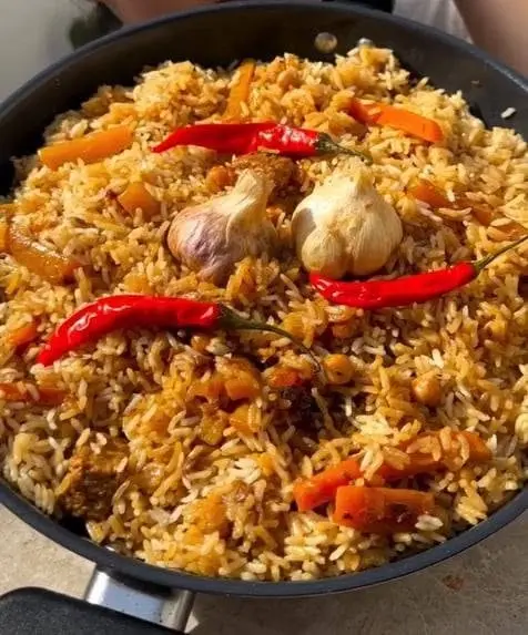 Vegan plov with achichuk
