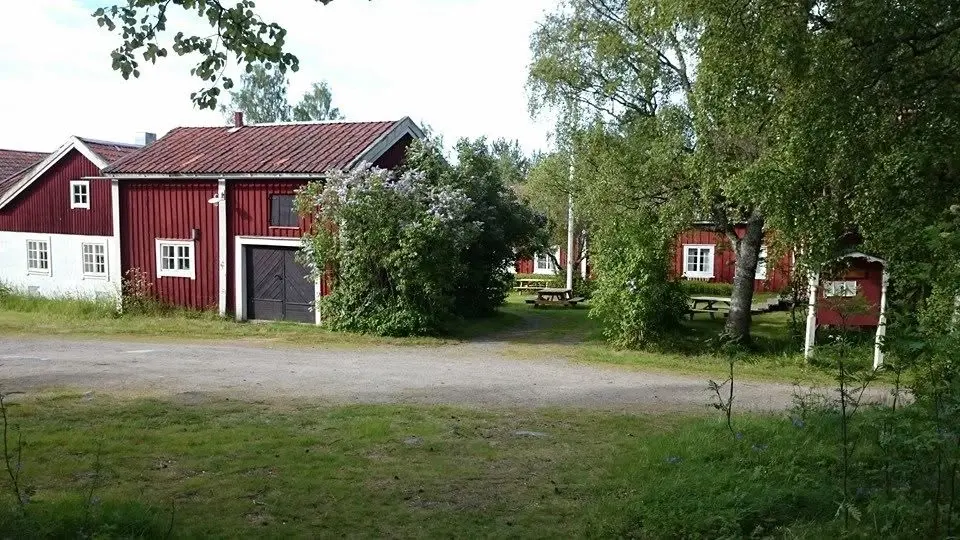 Klä midsommarstången på Per-Jansgården