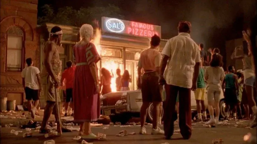 “DO THE RIGHT THING” 1989 | 2h [US] | LIGHTS IN THE CAVE X Cinema Scrngs