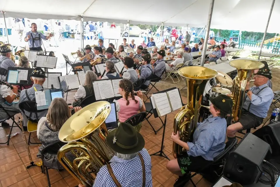 Bavarian Musikmeisters at Como Lakeside Pavilion