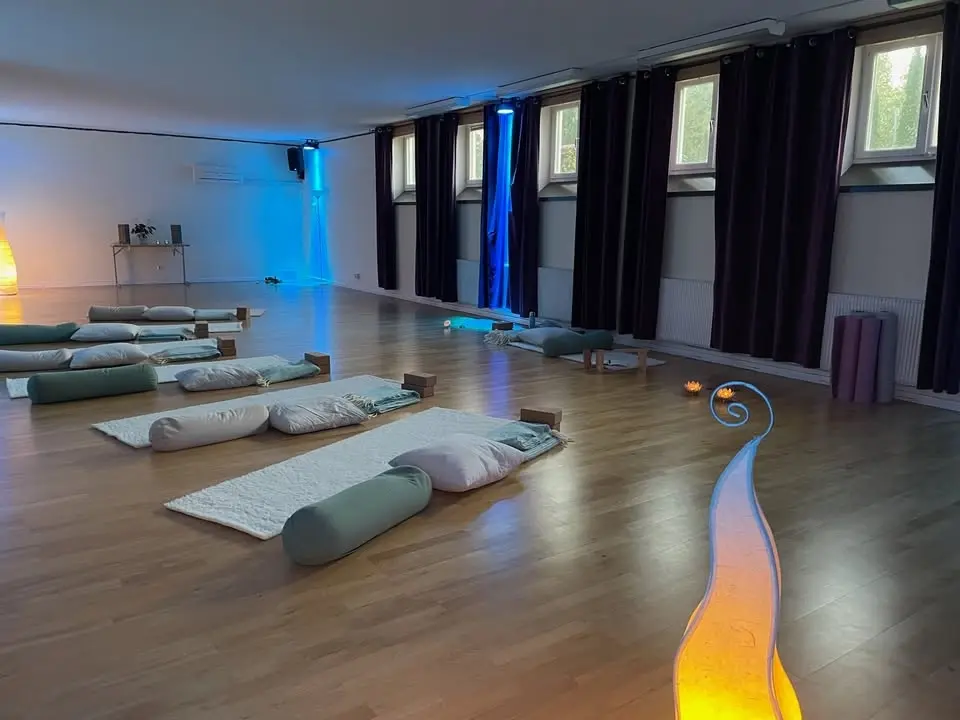 MEDI / HORMONYOGA Torsdagskvällar EJ VALBORGSMÄSSOAFTON