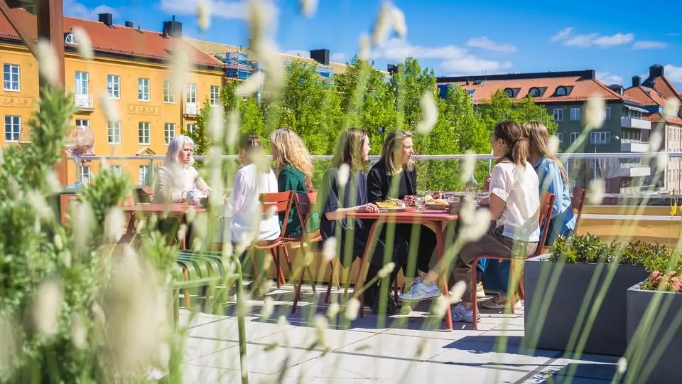 Stickning, virkning och bubbel på takterrassen