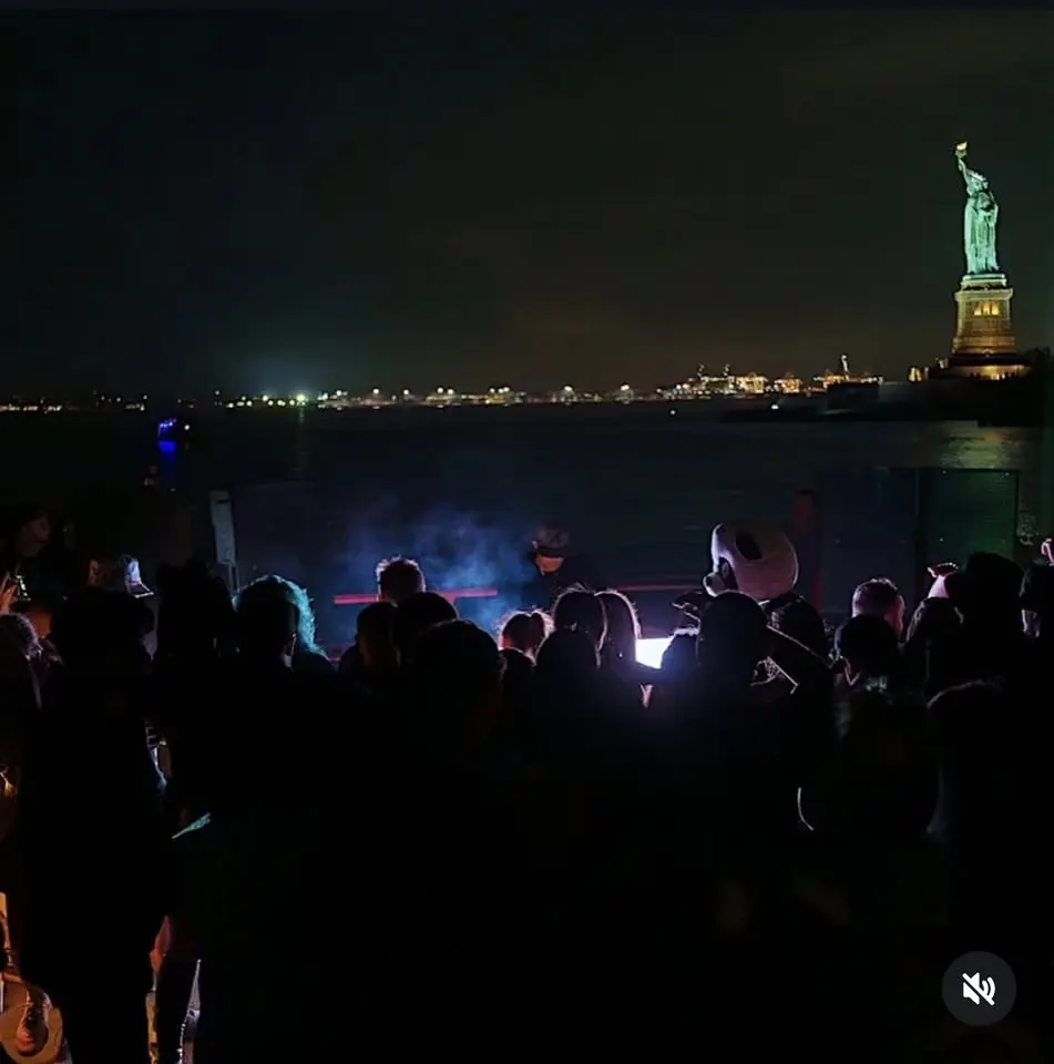 FRIDAY NYC HIP HOP VS. REGGAE® CRUISE PIER 36 SPRING MIDNIGHT YACHT PARTY