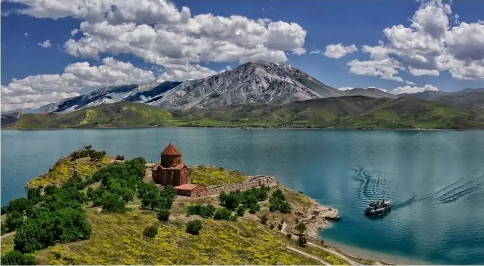 VANGÖLÜ ÇEVRESİ "Urartuların İzinde "