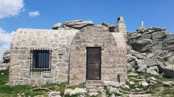 11/04  SENDERISMO A CUEVA VALIENTE:  HISTORIA Y DEGUSTACIÓN EN LA CIMA 🏔️