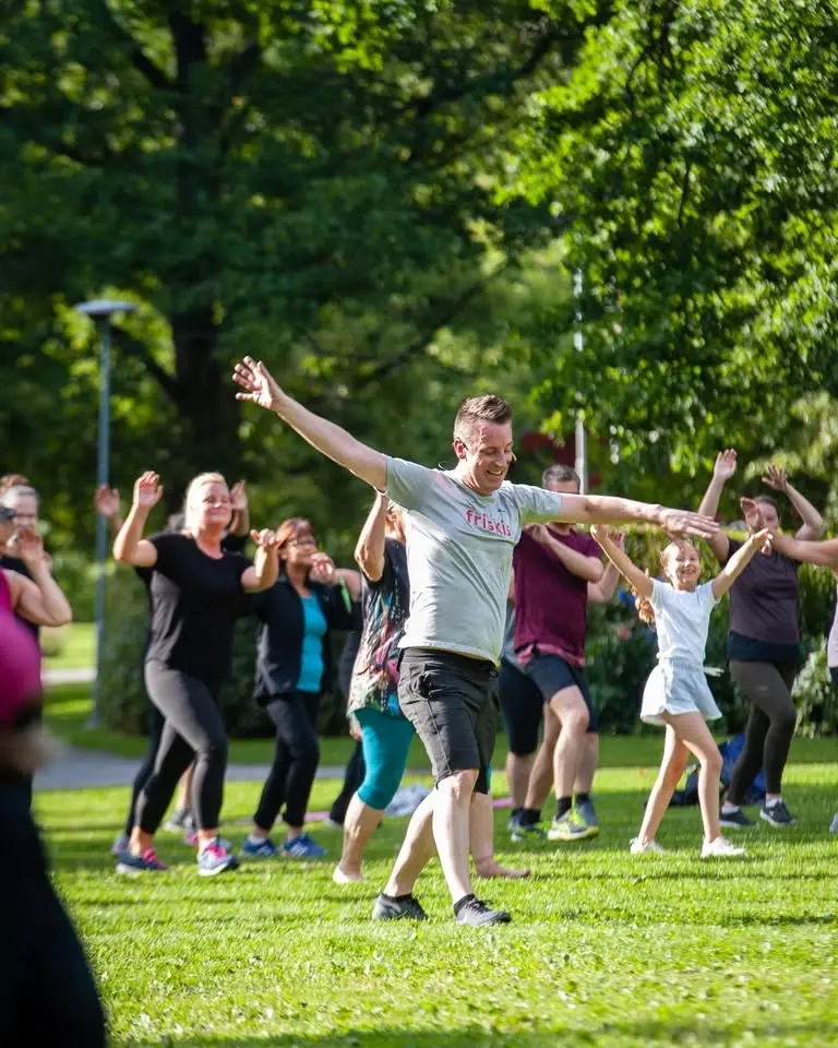 Gratis parkträning med Friskis på Grenadjärvallen ☀️