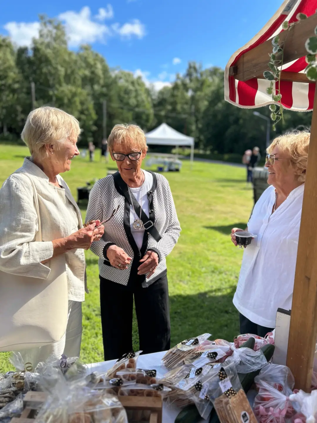 Sommarmarknad i Sjösvedjan