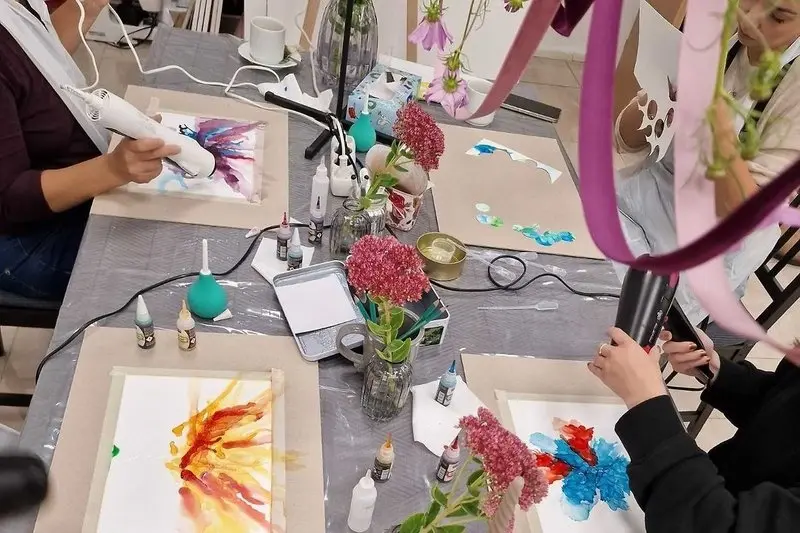 Alkoholový inkoust: abstraktní workshop