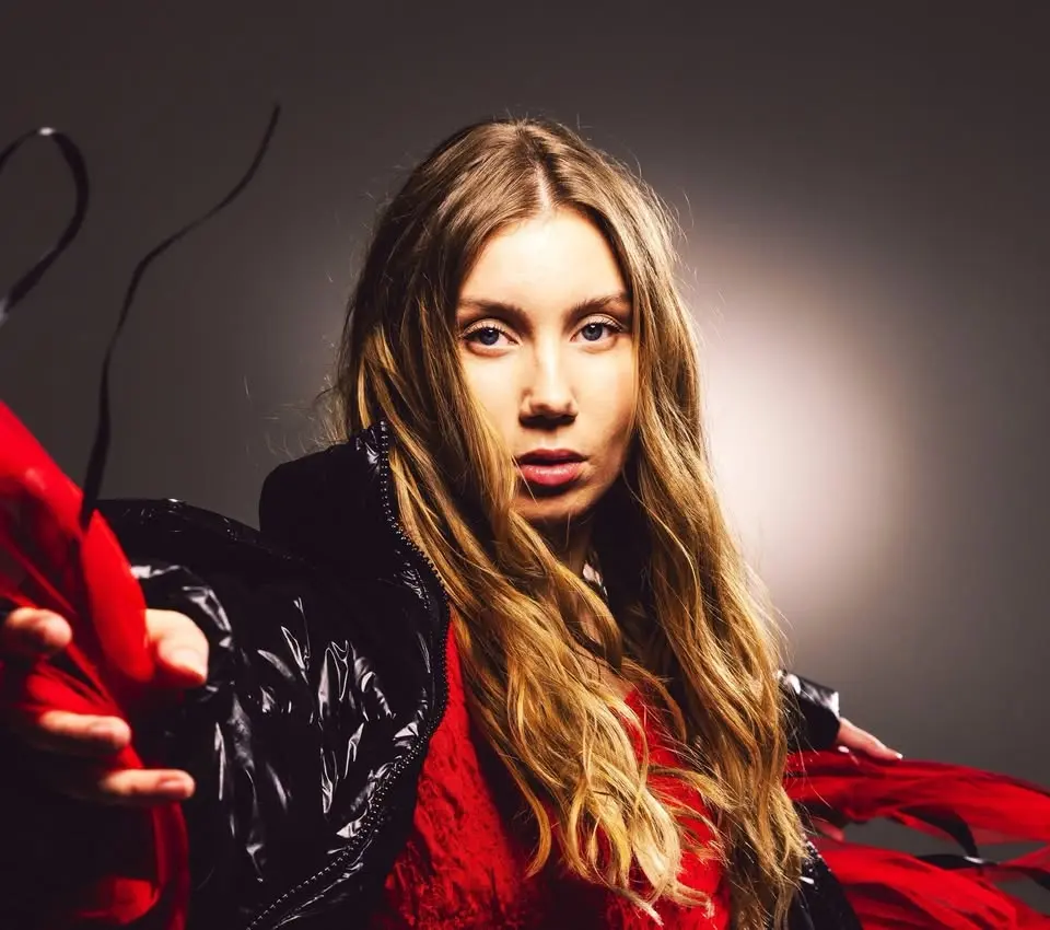 ELLA MARIE med fullt band & det samiske koret OSLOVE JUOIGANSIIDA