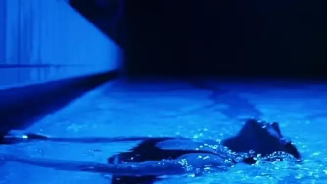 “TROIS COULEURS: BLEU” 1993 | 1h38 [FR\PL\CH] | LITC XIII Cinema Scrngs