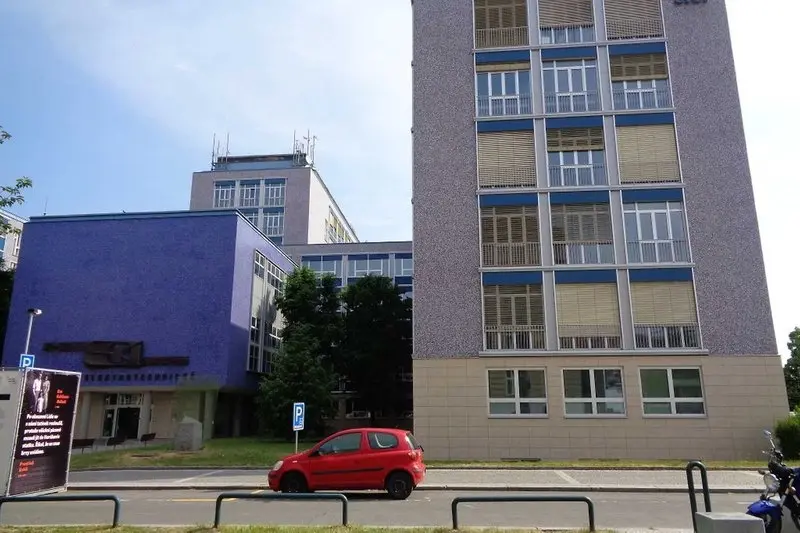 Dejvické školní areály