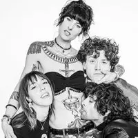 SKORTS (US)// Sister Wives