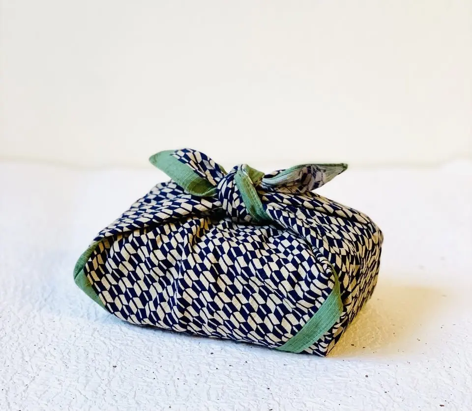 FUROSHIKI- Lär dig hållbar japansk paketinslagning