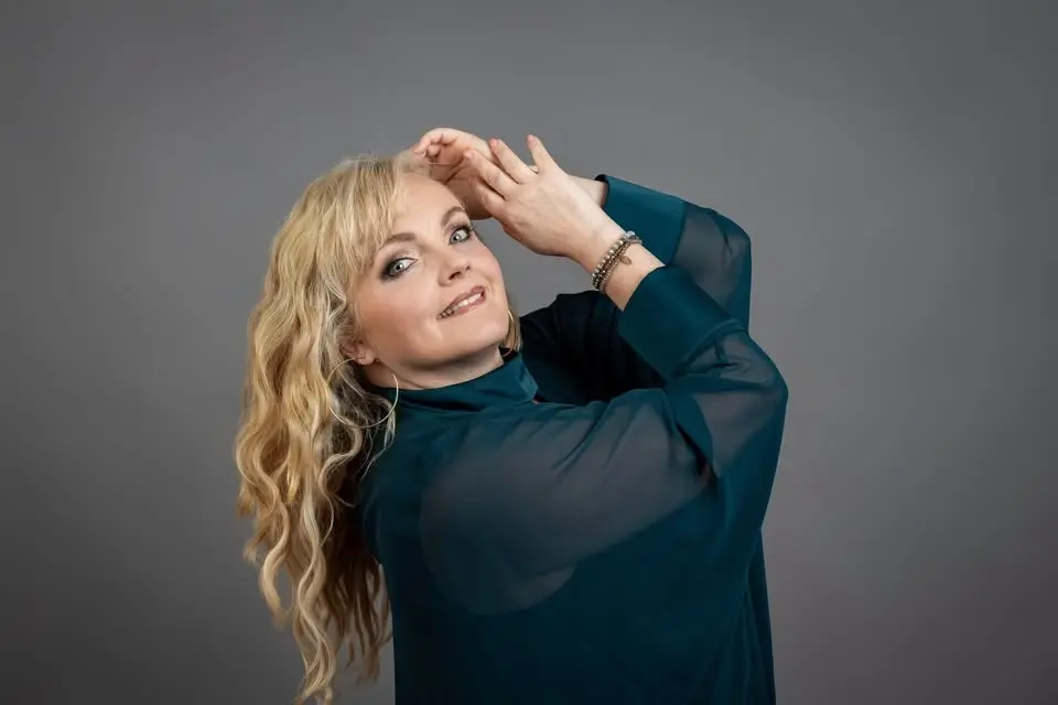 Puistoterassi: Nina Tapio & Band - ABBA SHOW