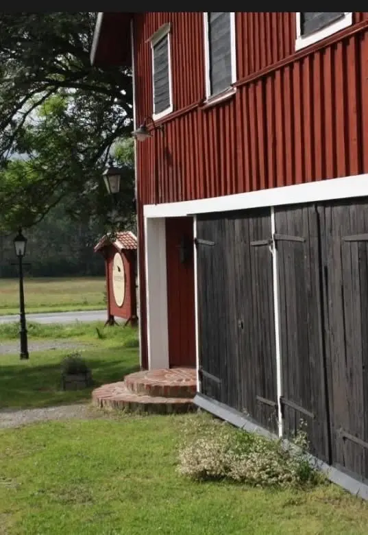 Välkommen att boka bord till loppis i Ladugårdens Pub och Sal den 23 maj!