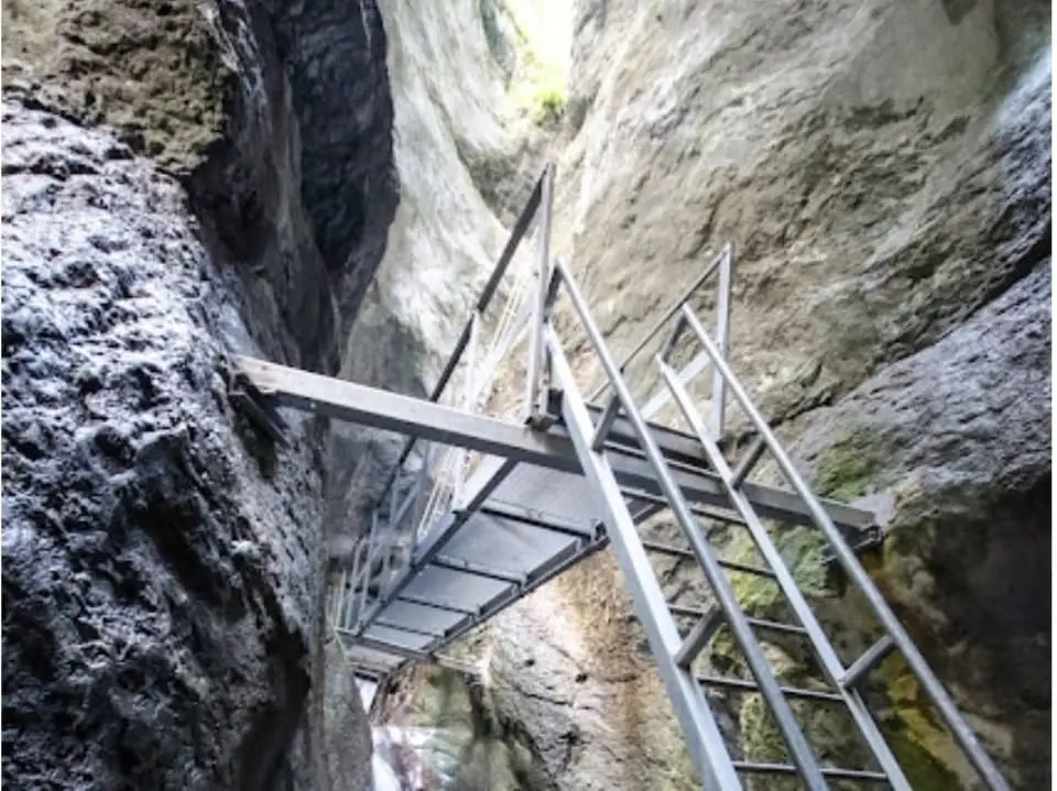 Excursie Canionul 7 scari si vizitarea orasului Brasov