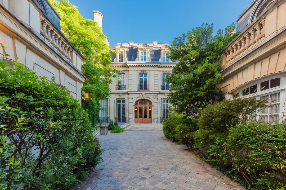 PARIS HAUTE COUTURE FASHION WEEK ART EVENT
