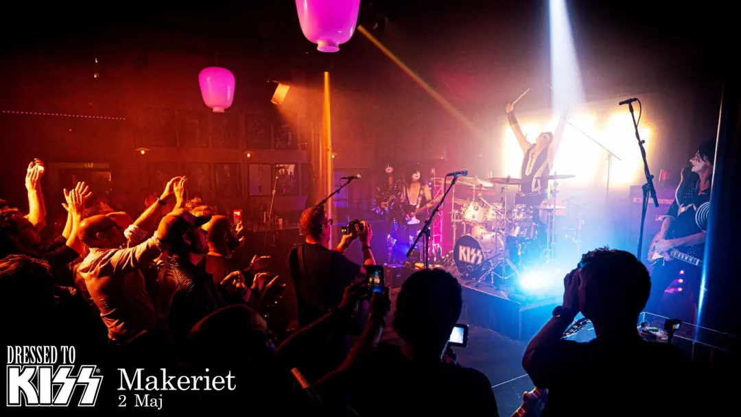 Dressed to Kiss Live