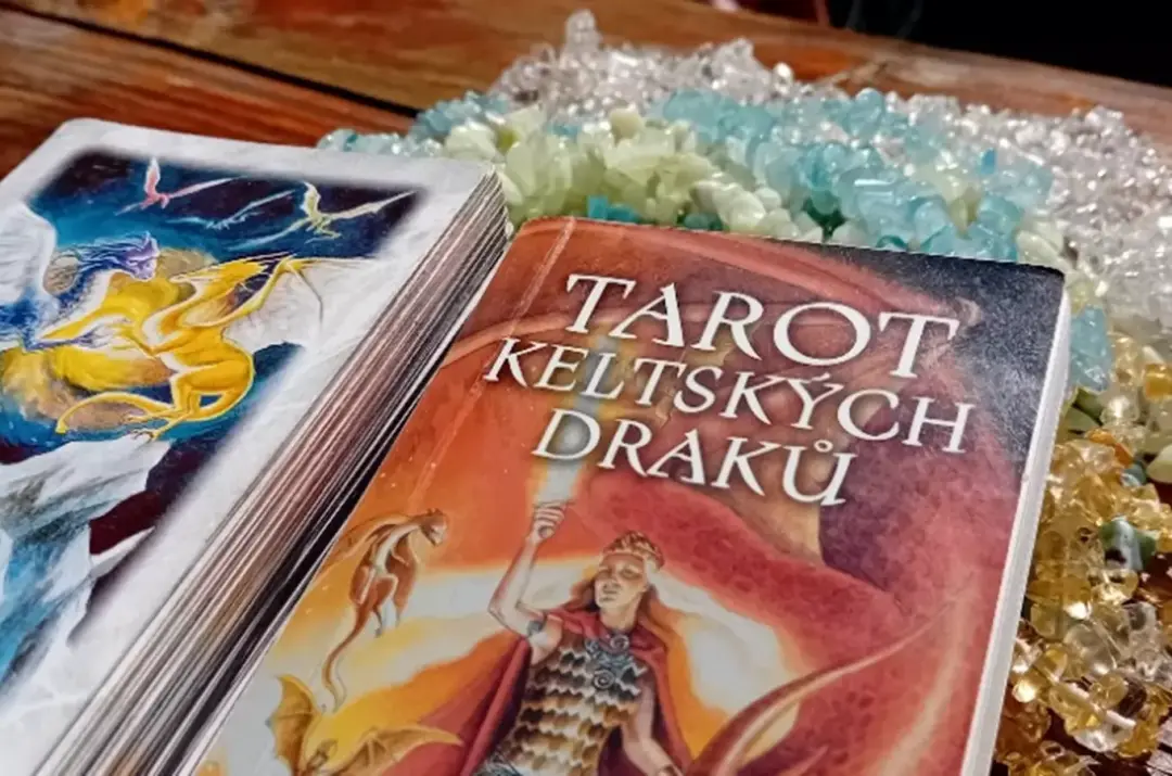 Výroba náušnic a výklad z karet