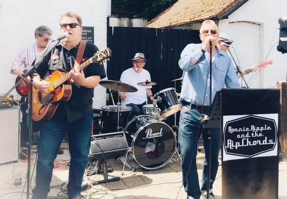 Lesnes Twilights presents Ronnie Ripple & the Rip Chords