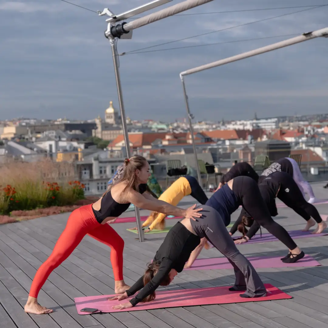 Ranní Vinyasa na střeše Masaryčky REZIDENTI (substitute Kateryna Lenchevska)