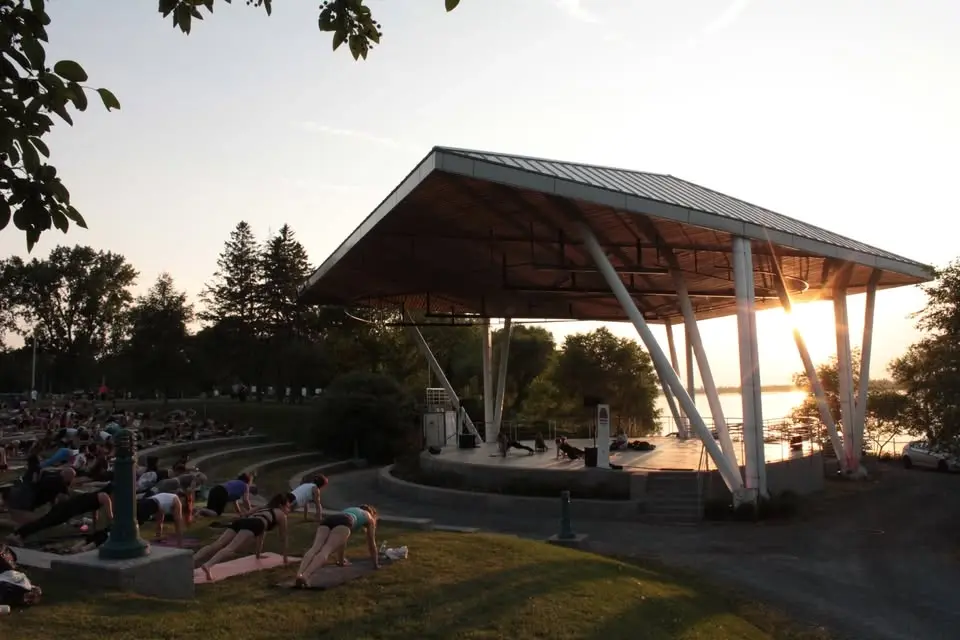 GRATUIT - YOGA AU COUCHER DU SOLEIL | SOLSTICE D'ÉTÉ