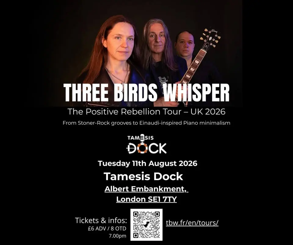 Three Birds Whisper Live at the Tamesis Dock London