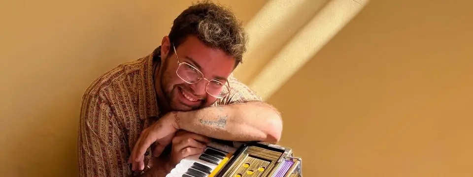 Kirtan with Zander (plus livestream) 