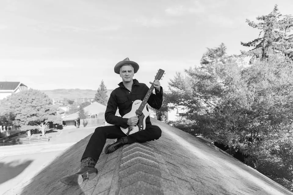 Blue Room Presents | An Evening with Sean Hayes with support from John Courage