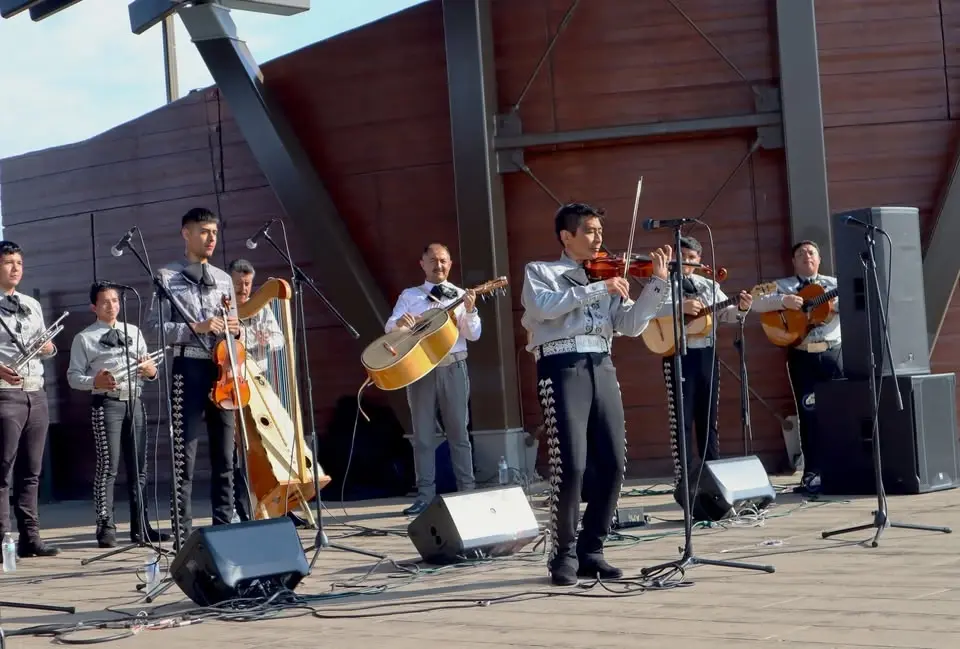 Mariachi Monumental de Mexico