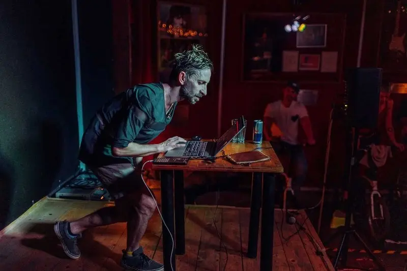 Evening of Collective Rhythm: happy hour, AI & DJ set