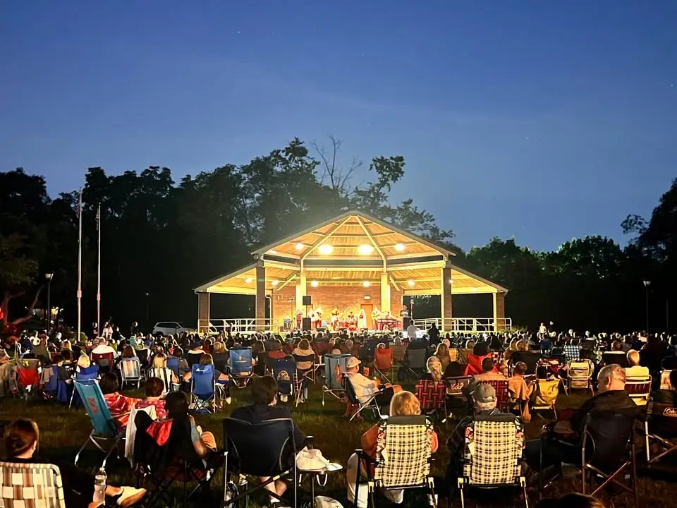 Free concert in the park at Mineola Amphitheater with Mystic!