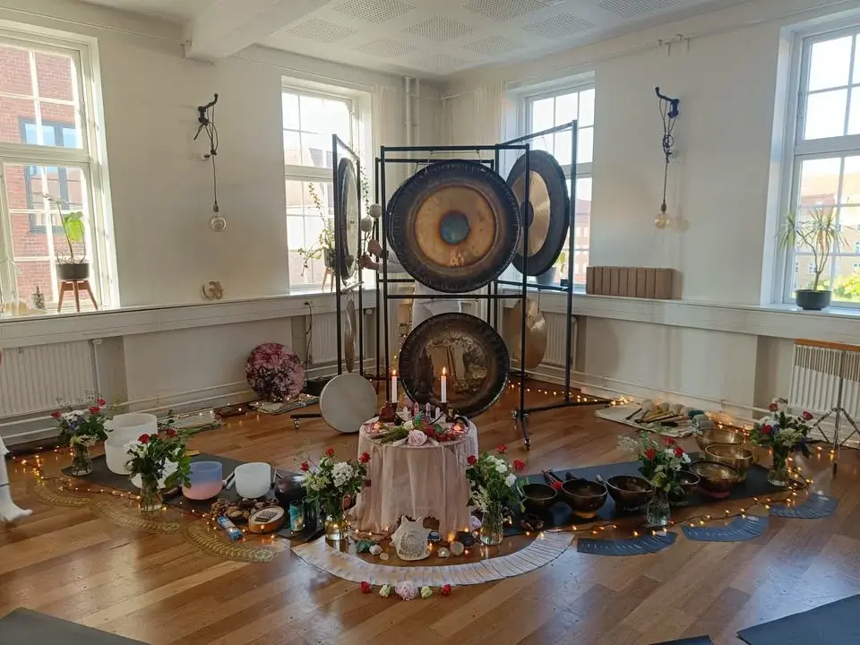 Wake Up Radiant with an All-Night Gong Lullaby!