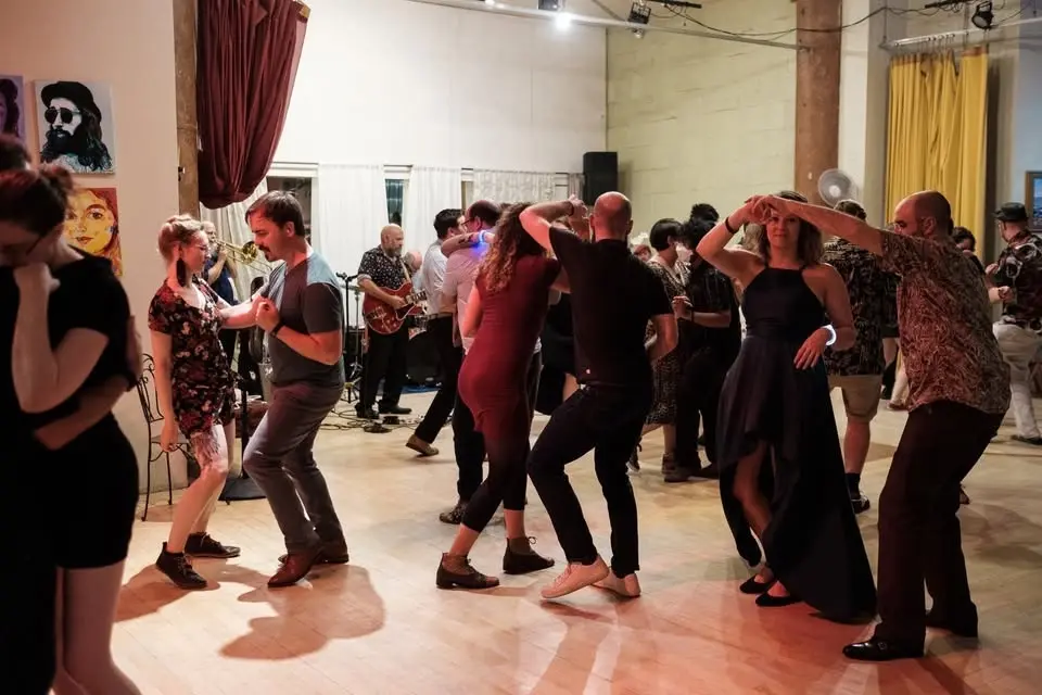 Beginner-Friendly Lesson Series: Ballroomin' with Lindy & Brenda