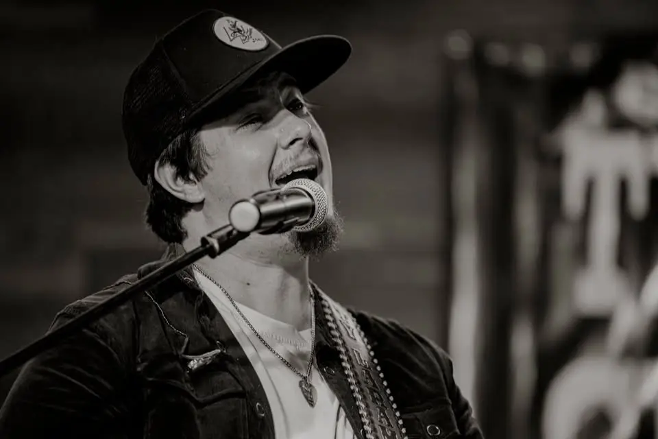 🎶LIVE MUSIC | Ty Laramore 🎶