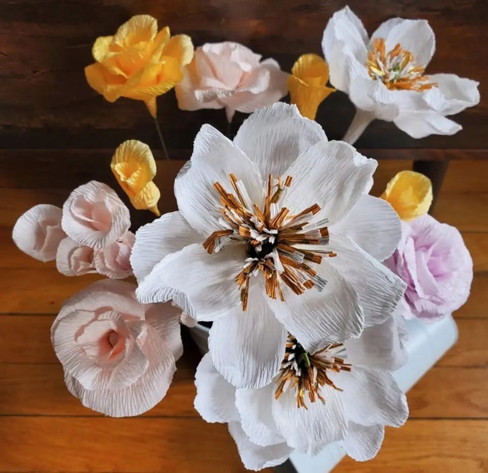 Summer Nights: Sculpting Paper Flowers with Lindsey Milazzo