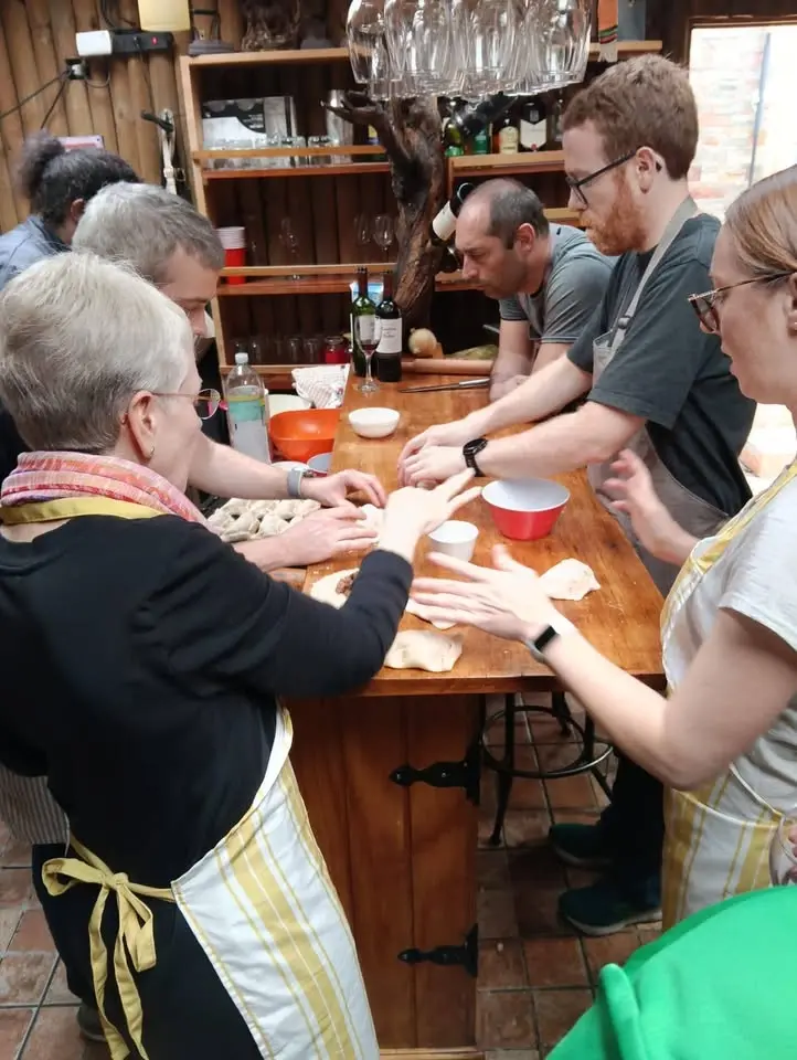 🍝 Italian Dinner Party – Cook, Connect & Dine 🍷