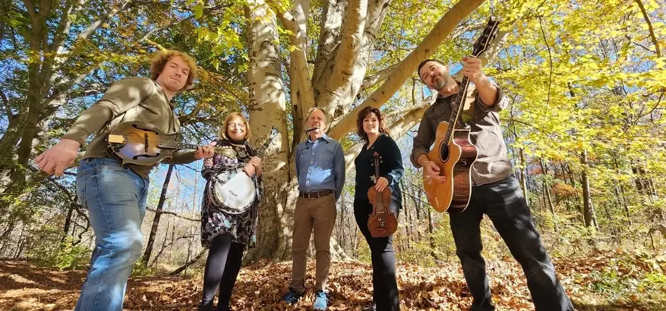 HOLLERIN CROWS | Live @ Pickin’ in Paristown | Friday, August 14 | Free Show | 7–10 PM