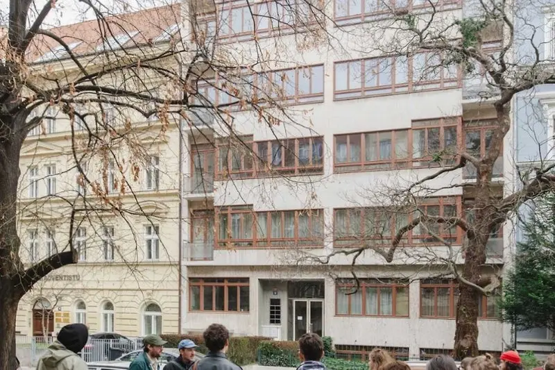 Velkolepá Londýnská: Funkcionalistické obytné stavby a příběhy jejich architektů