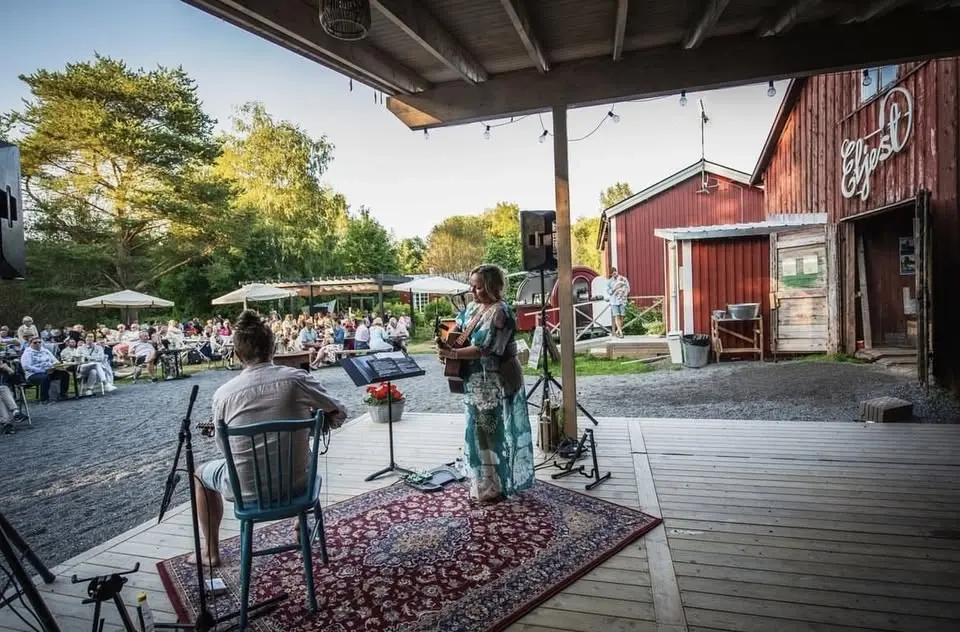 Midsommar på Eljest med Carolina Miskovsky och Daniel Pettersson
