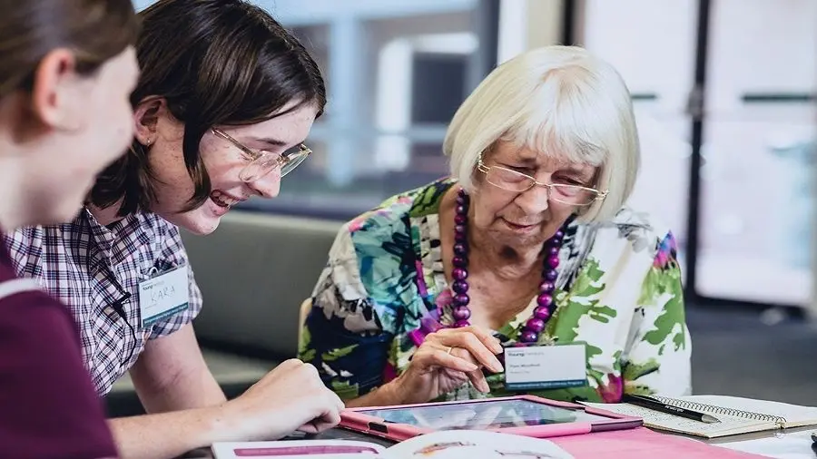 Be Connected: Young Mentors - Technology Help