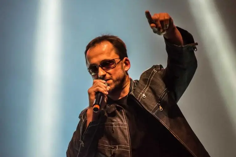 U2 Stay Revival