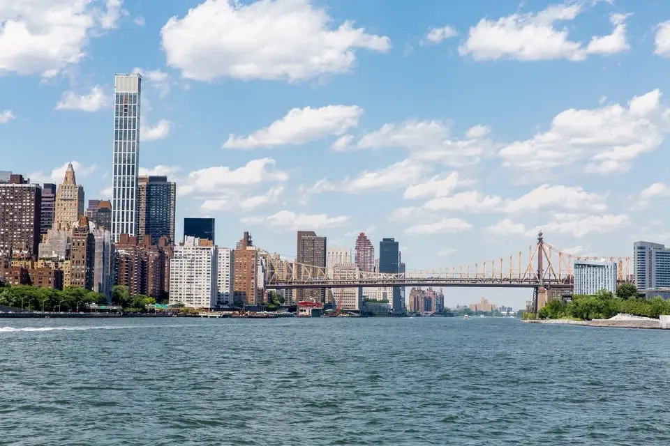NYC Lunch, Sightseeing, DJ Cruise from WFM Flushing Queens with free parking